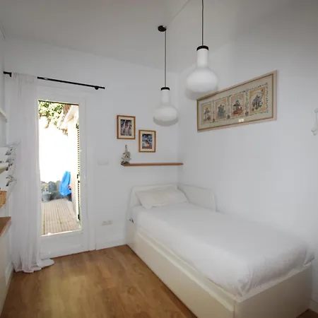 Amis House