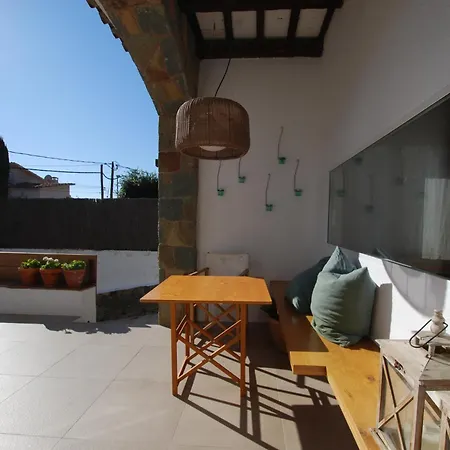 Amis House Premia De Dalt